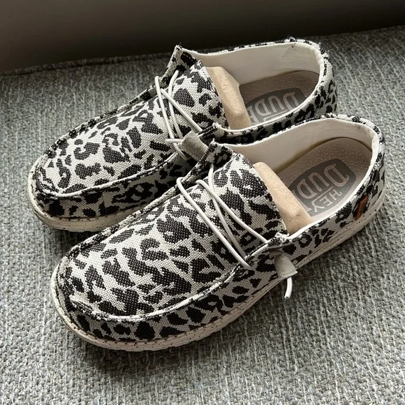 Hey Dude Womens Wendy Slip On Loafer Shoes Grey Cheetah - Picture 4 of 10